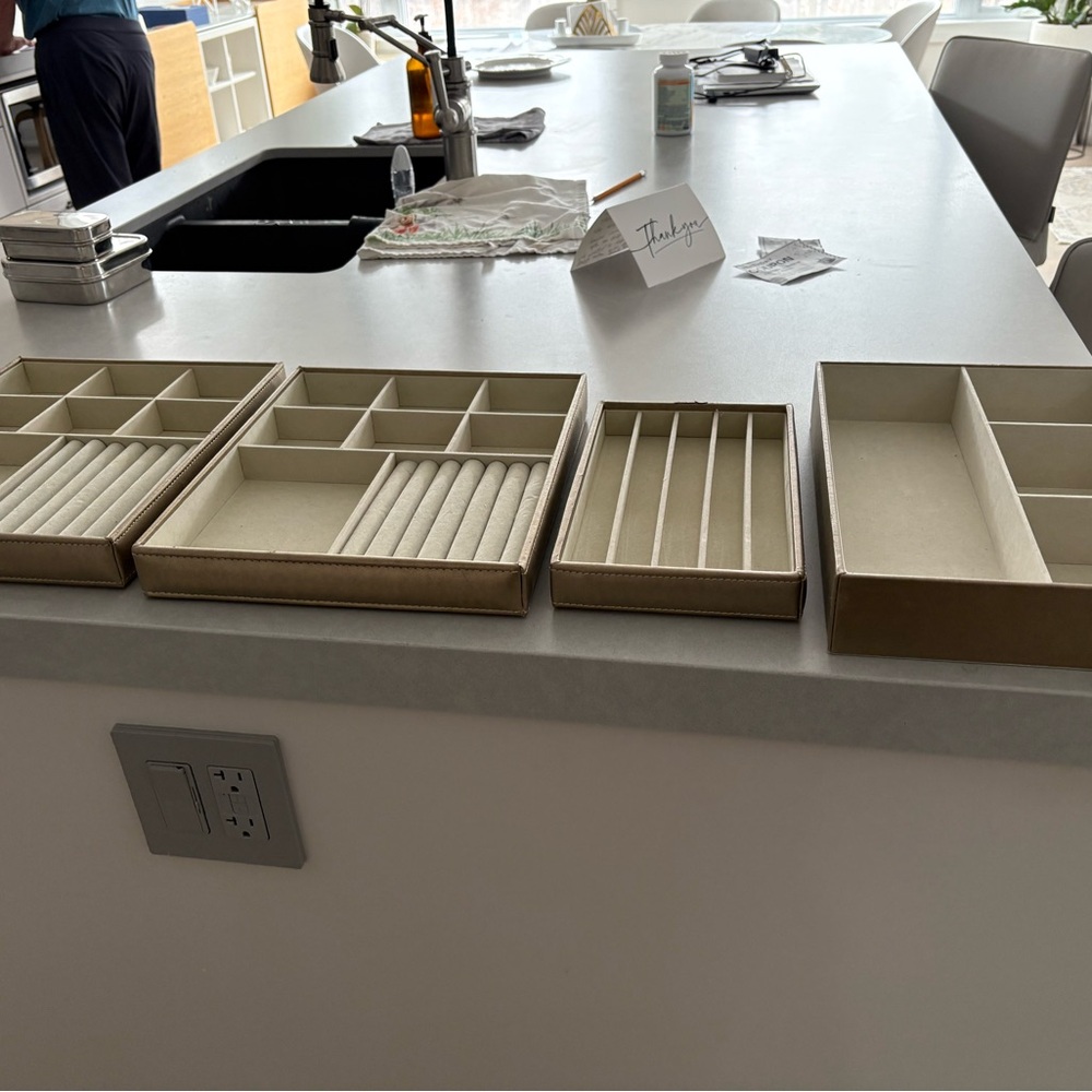 HomeSense Beige Jewelry Organizer Tray Set
